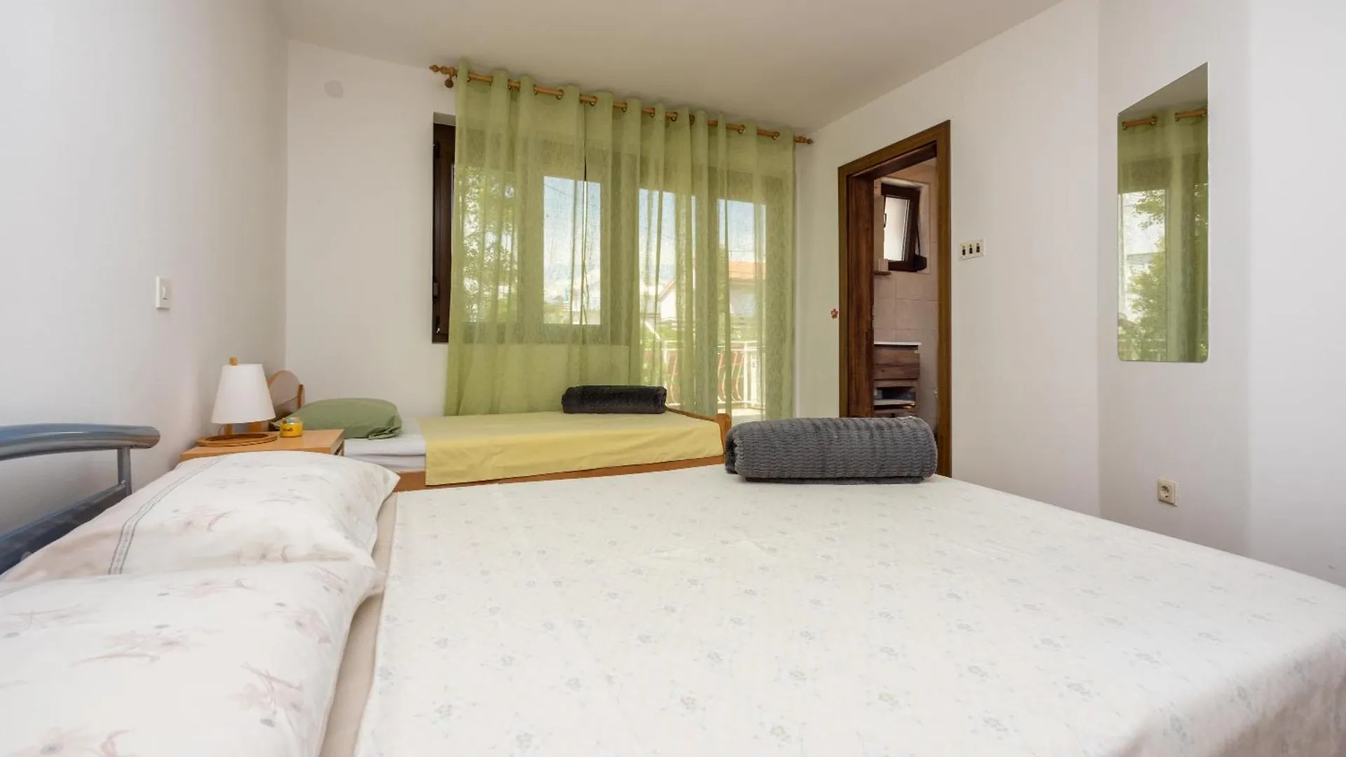 Apartment Dom Jadranovo 0*,  Croatia