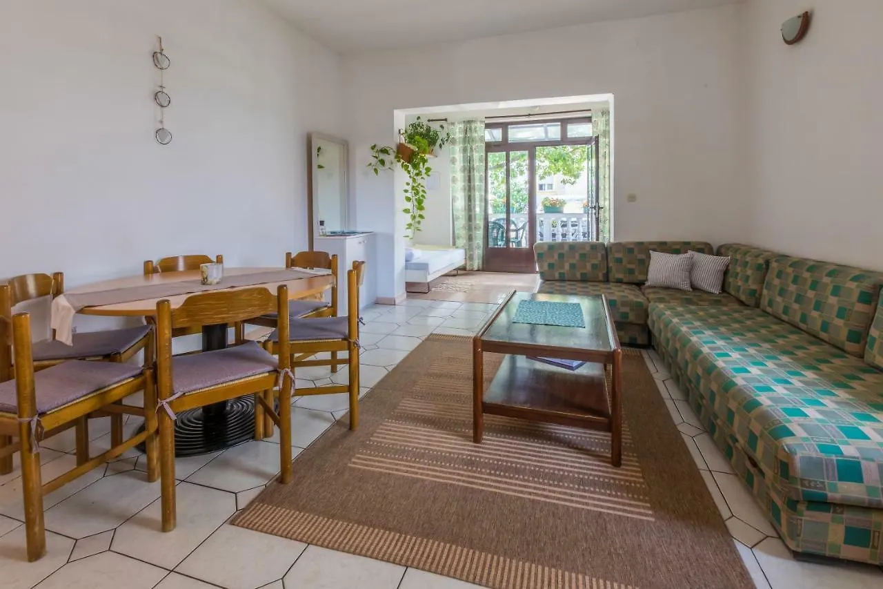 Apartment Dom Jadranovo 0*,